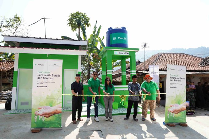 Manulife Indonesia Resmikan Sarana Air Bersih dan Sanitasi untuk Warga Pasir Angin, Bogor