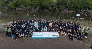 Zurich Indonesia Tegaskan Komitmen Keberlanjutan Lewat Aksi Nyata Penanaman Mangrove