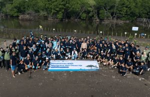 Zurich Indonesia Tegaskan Komitmen Keberlanjutan Lewat Aksi Nyata Penanaman Mangrove