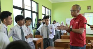 Bikin Program AMAL meNyala, OCBC Syariah Tingkatkan Literasi dan Kualitas Pendidikan di Cianjur