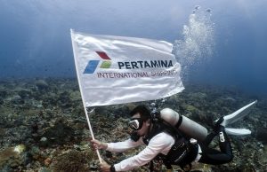 PIS Gelar Upacara Bendera di Bawah Laut & Transplantasi Terumbu Karang di Labuan Bajo