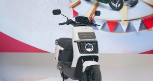 Polytron Hadirkan Motor Listrik Perempuan FOX-200 di Ajang IMOS 2025
