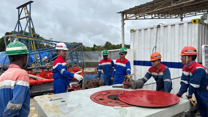 49 Putra Papua Raih Sertifikasi Migas Bersama Pertamina Drilling