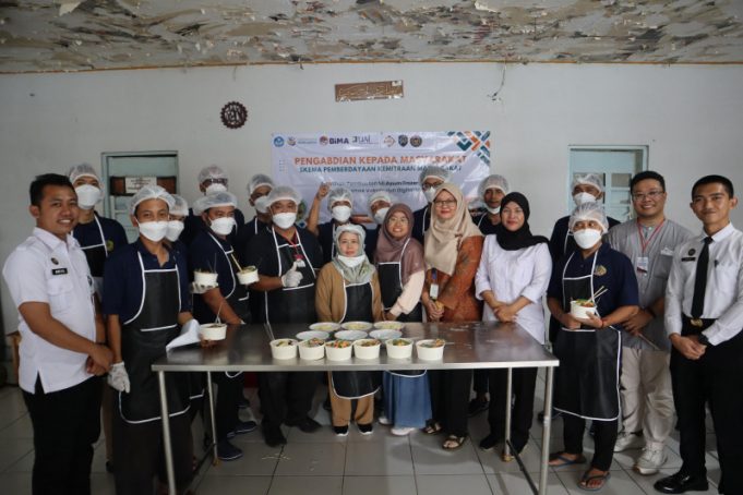 Dosen Universitas Al-Azhar Indonesia dan Universitas Sahid Latih Warga Binaan Lapas IIA Bekasi Produksi Mie Ayam Frozen