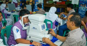 ROHTO Peduli Bagikan 1.200 Kacamata Gratis untuk Memperingati Hari Penglihatan Dunia