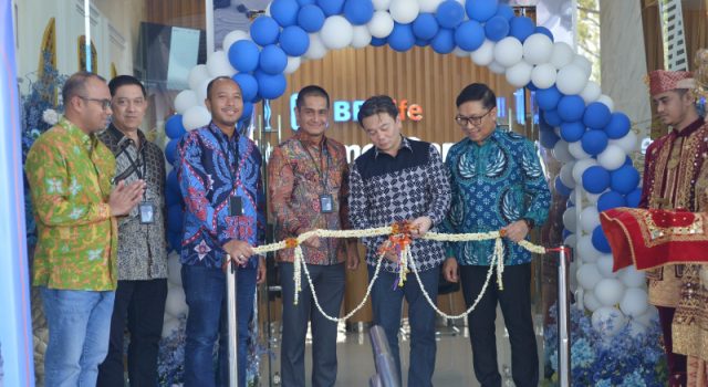 BRI Life Resmikan Kantor Layanan ke-26 di Kota Padang, Perkuat Akses Layanan dan Dukung Keberlanjutan Lingkungan Melalui Penanaman 2.000 Mangrove