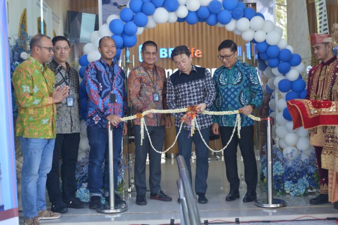 BRI Life Resmikan Kantor Layanan ke-26 di Kota Padang, Perkuat Akses Layanan dan Dukung Keberlanjutan Lingkungan Melalui Penanaman 2.000 Mangrove