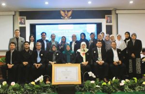 Serah Terima Sertifikat Akreditasi Perguruan Tinggi (APT) Universitas Usahid dengan Peringkat Unggul
