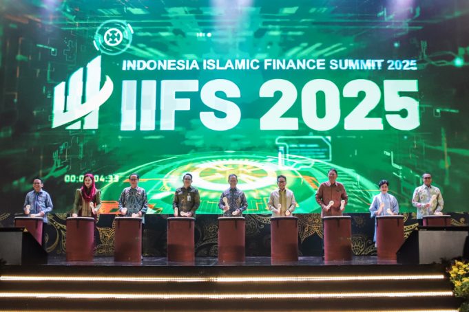 Pembukaan Indonesia Islamic Finance Summit 2025