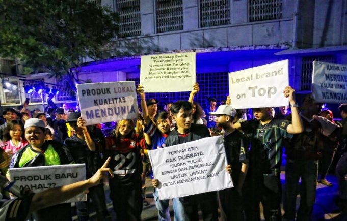 Apresiasi Stop Pakaian Bekas Ilegal UMKM gelar aksi “Jersey Untuk Pak Menteri”