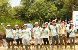 Abrasi Ancam Pesisir Tangerang, BRI Danareksa Sekuritas Tanam 1000 Pohon Mangrove