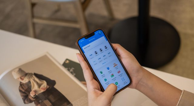 Tips Menjaga Keamanan Bertransaksi Digital Saat Liburan