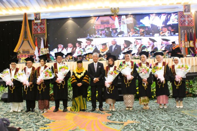 USAHID GELAR WISUDA KE-53 PERTAMA SETELAH RAIH AKREDITASI UNGGUL: 364 LULUSAN SIAP JADI WIRAUSAHAWAN DAN PROFESIONAL UNGGUL