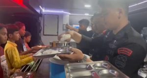 Dapur Lapangan Brimob Suplai Bantuan Makanan untuk Korban Banjir di Aceh Tamiang