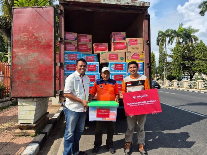 Masa Tanggap Darurat Bencana Sumatera, Telkomsat Bereaksi Cepat Salurkan Bantuan Logistik