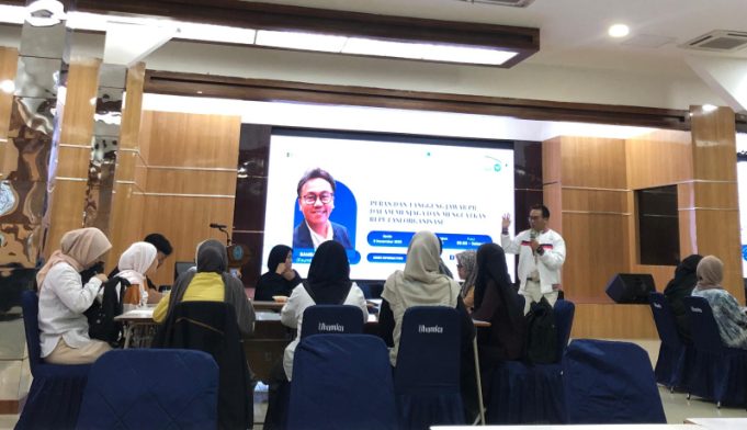 FISIP UHAMKA LATIH MAHASISWA HADAPI SITUASI KRISIS MELALUI WORKSHOP PR CRISIS