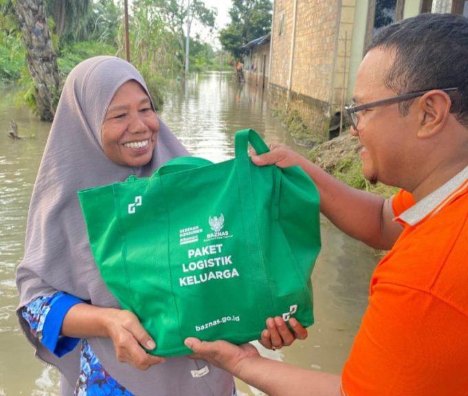 BAZNAS RI Siapkan 8.100 Paket Bantuan Logistik dari Sedekah Konsumen Alfamart untuk Warga Terdampak Bencana di Aceh, Sumut dan Sumbar