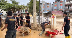 Masjid Terendam Lumpur di Aceh Tamiang Dibersihkan Polisi dan Warga, Aktivitas Ibadah Kembali Normal