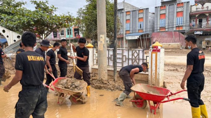 Masjid Terendam Lumpur di Aceh Tamiang Dibersihkan Polisi dan Warga, Aktivitas Ibadah Kembali Normal