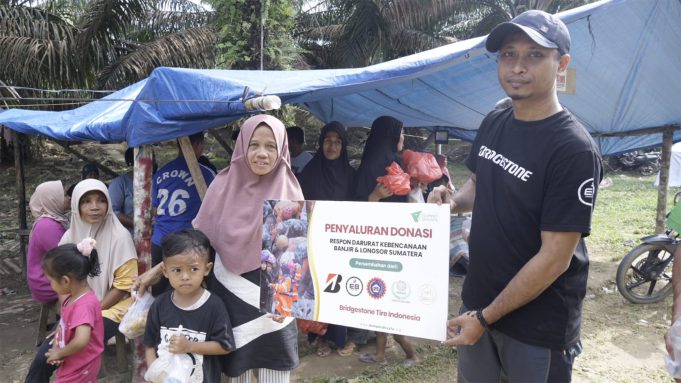 Bridgestone Salurkan Bantuan Pemulihan Bencana Sumatera dan Gelar RSSP di Bekasi