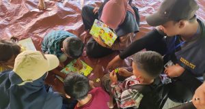 Relawan Sukma Bangsa dan Fisipol UGM Mengajar di Pengungsian Aceh