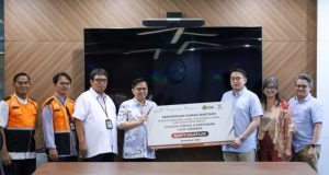 Grup Merdeka Donasi Rp977 Juta untuk Penanganan Bencana Banjir dan Longsor di Sumatra melalui BAZNAS