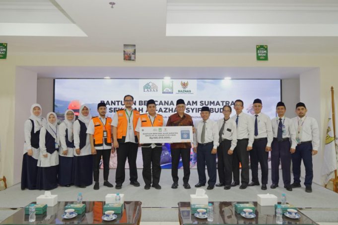 Bantu Penyintas Banjir Sumatra, Al Azhar Syifa Budi Salurkan Donasi Rp196 Juta melalui BAZNAS RI