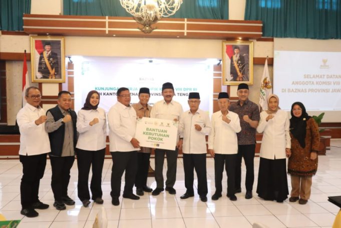 BAZNAS RI Salurkan 1.500 Paket Bantuan King Salman Humanitarian Aid and Relief Centre untuk 12 Kabupaten di Jawa Tengah