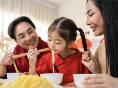 Kenapa Mie Imlek Nggak Boleh Dipotong? Ini Filosofinya!