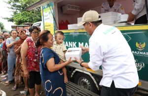 BAZNAS RI Bagikan Hidangan Berkah Ramadan bagi Masyarakat Prasejahtera di Kampung Pemulung Tebet
