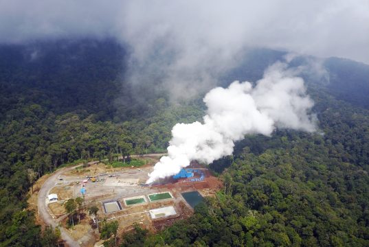 Dorong Pengembangan Panas Bumi di Bengkulu, PGE Serahkan Dokumen Teknis PLTP Bukit Daun ke PLN