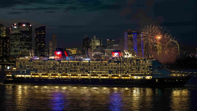 Kapal Disney Cruise Line Pertama yang Berlabuh di Asia