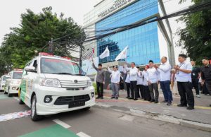 Bersama BAZNAS RI, Alfamart Salurkan Lima Ambulans dan 13.751 PRB untuk Masyarakat Prasejahtera di Indonesia