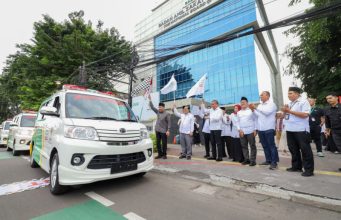 Bersama BAZNAS RI, Alfamart Salurkan Lima Ambulans dan 13.751 PRB untuk Masyarakat Prasejahtera di Indonesia