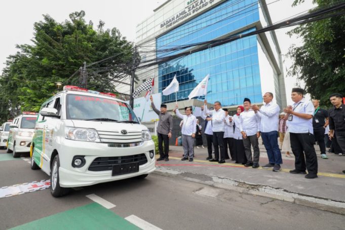 Bersama BAZNAS RI, Alfamart Salurkan Lima Ambulans dan 13.751 PRB untuk Masyarakat Prasejahtera di Indonesia
