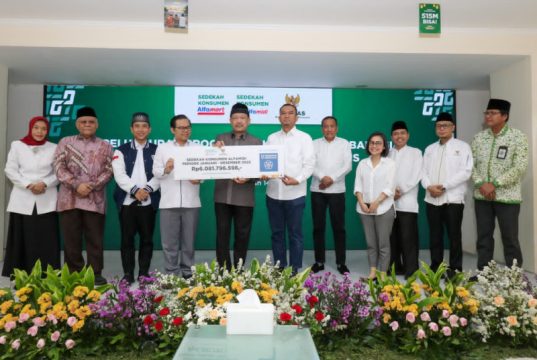 BAZNAS RI Bersama Alfamidi Salurkan 2 Ambulans dan 7.599 Paket Ramadan Bahagia