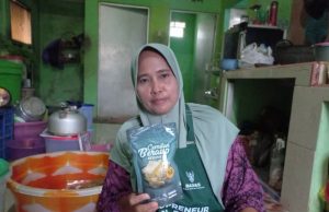 Mustahik Binaan BAZNAS di Banjarmasin Sukses Kembangkan Usaha Makanan Ringan Hingga Raup Rp10 Juta