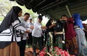BAZNAS RI Beri Santunan Bagi 15 Keluarga Korban Meninggal Kecelakaan Kereta di Bekasi