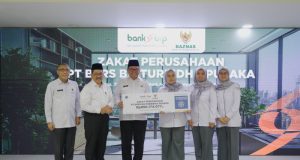 Melalui BAZNAS RI, BPRS Tunaikan Zakat Perusahaan Rp890 Juta