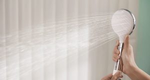 Solusi Tekanan Air Rendah: WizFlo Hand Shower dari American Standard dan Budaya Mandi Pentingnya Arus Air Stabil bagi Kesehatan