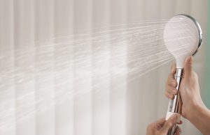 Solusi Tekanan Air Rendah: WizFlo Hand Shower dari American Standard dan Budaya Mandi Pentingnya Arus Air Stabil bagi Kesehatan