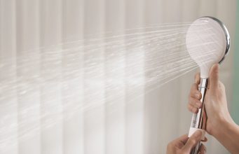 Solusi Tekanan Air Rendah: WizFlo Hand Shower dari American Standard dan Budaya Mandi Pentingnya Arus Air Stabil bagi Kesehatan