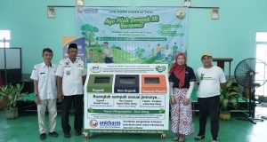 Dukung Penerapan EPR, Unicharm Edukasi Pilah Sampah ke Masyarakat di Karawang