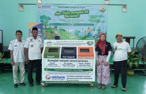 Dukung Penerapan EPR, Unicharm Edukasi Pilah Sampah ke Masyarakat di Karawang