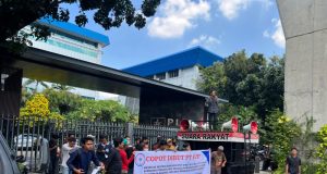 Buntut Blackout Sumatera, Mahasiswa Demo Kantor PLN Pusat