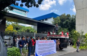 Buntut Blackout Sumatera, Mahasiswa Demo Kantor PLN Pusat
