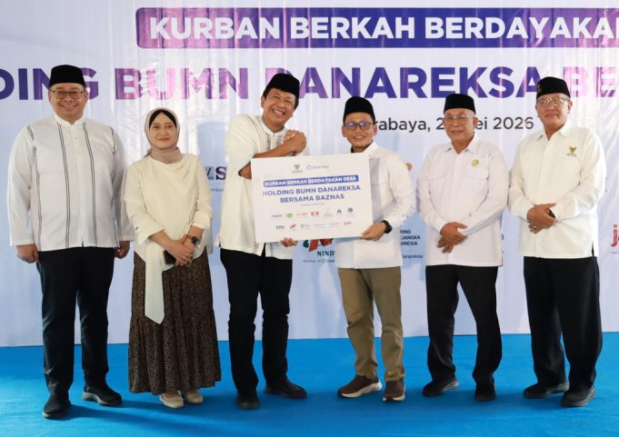 Perkuat Ketahanan Pangan dan Rantai Ekonomi Kerakyatan, Holding BUMN Danareksa Salurkan Kurban untuk 3.800 Keluarga