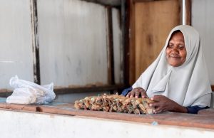 Demi Sekolah Anak dan Rumah yang Lebih Layak, Ibu Ragaia Terus Melangkah dari Pesisir Sorong, Papua Barat