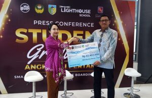 Dukung Kampanye Go Green di Lingkungan Sekolah, Bank Mandiri Taspen Serahkan Bantuan Mesin Air Siap Minum ke SMA Dharma Wanita 1 Pare