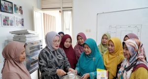 Ibu Dian Nasabah PNM Lampung yang Menggerakkan Perempuan untuk Berani Berdaya
